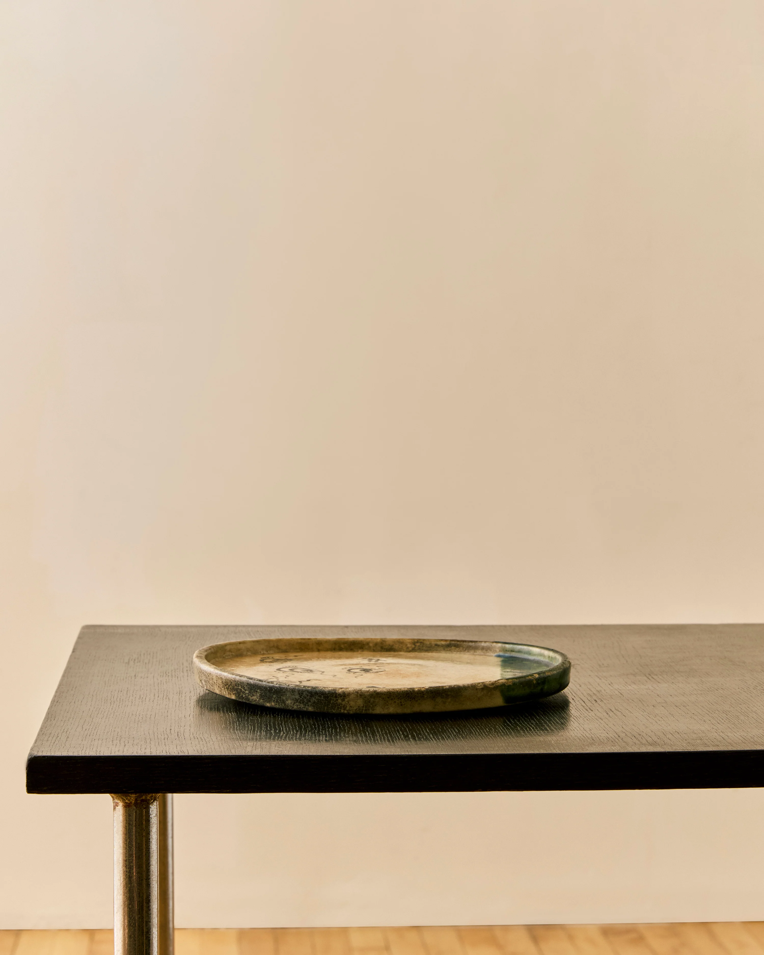 ANTIQUE JAPANESE ORIBE CERAMIC PLATE - Image 3